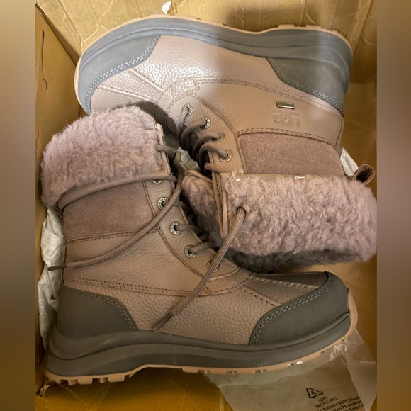 Women’s Adirondack III Boot Stormy Grey - Picture 1 of 4